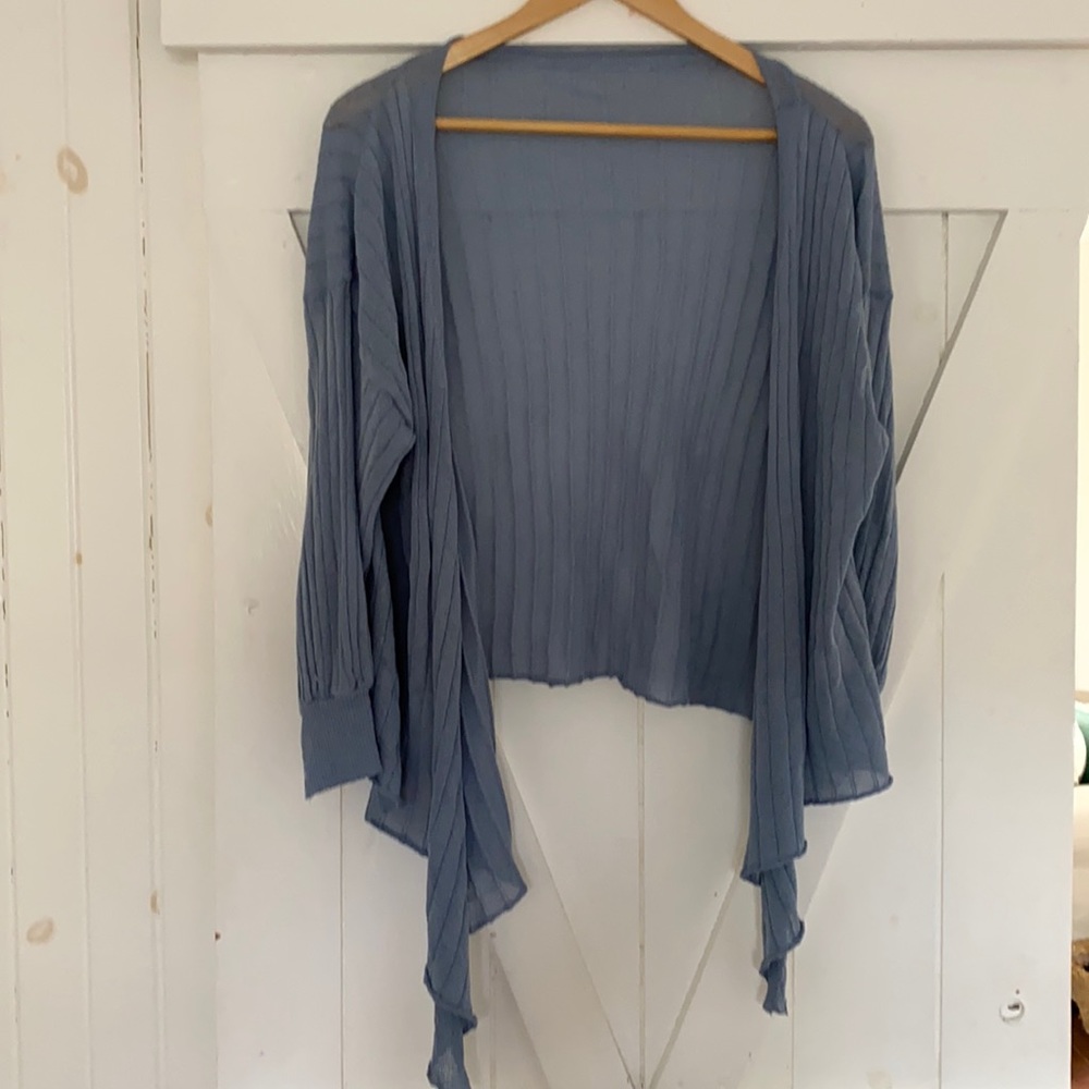 Chic Wish - NWT blue/grey top